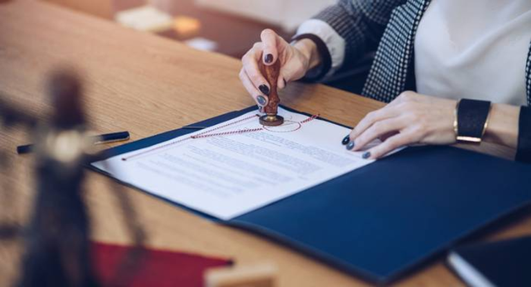 Notari: Importanța ordonării actelor pentru familii fericite
