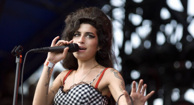 Mitch Winehouse pierde procesul legat de articolele vestimentare ale fiicei sale