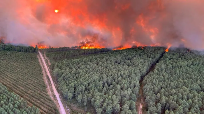 Pompierii români în acțiune: Intervenții curajoase la incendiile din Franța